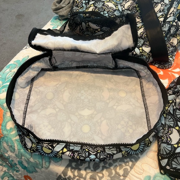 Vera Bradley duffel - Picture 6 of 7